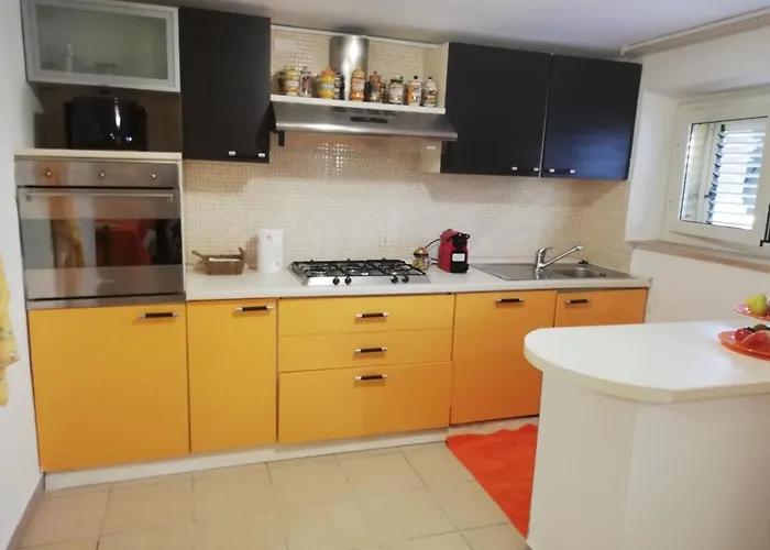 Taverna 100 Passi Dalla Riva Del Mare Apartment