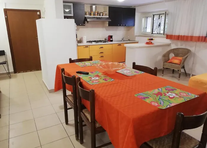 Taverna 100 Passi Dalla Riva Del Mare Апартаменты *